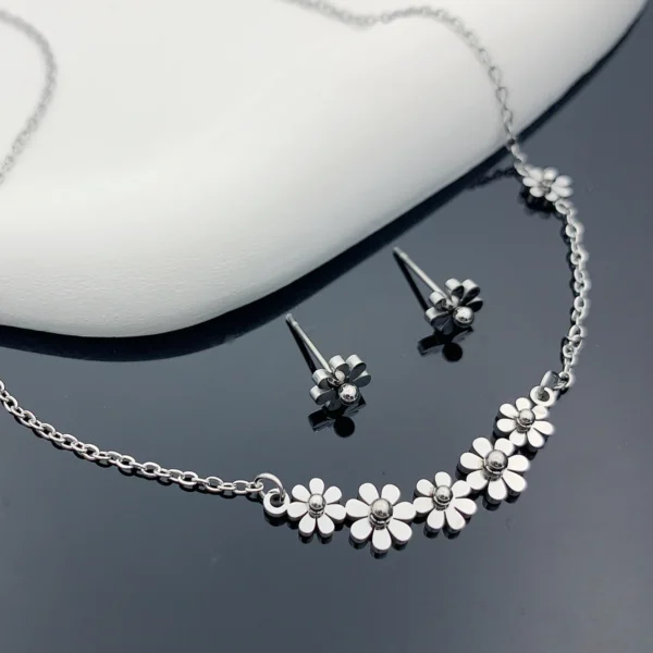 3 Piece Set New Ladies Stainless Steel Sunflower Necklace Earrings - Image 4