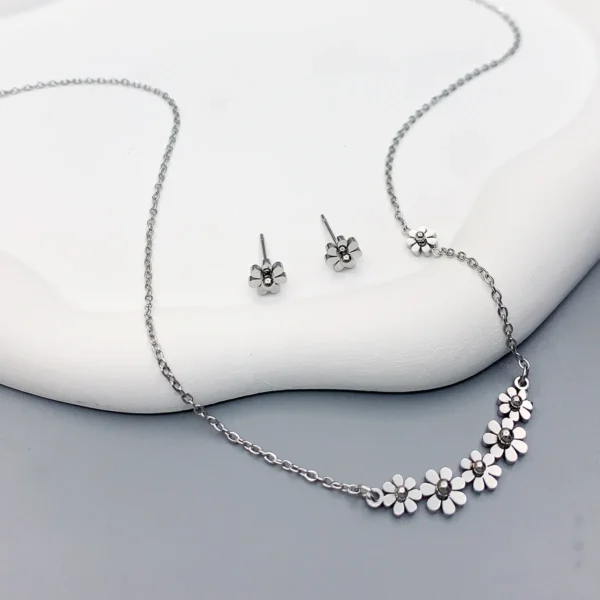 3 Piece Set New Ladies Stainless Steel Sunflower Necklace Earrings - Image 5