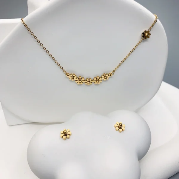 3 Piece Set New Ladies Stainless Steel Sunflower Necklace Earrings - Image 2