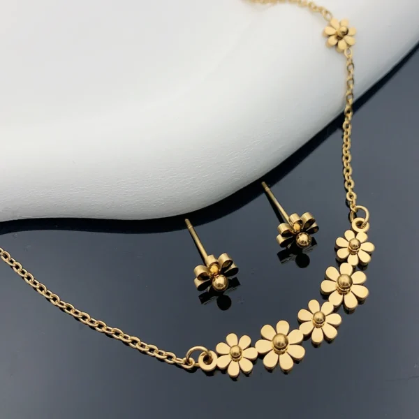 3 Piece Set New Ladies Stainless Steel Sunflower Necklace Earrings